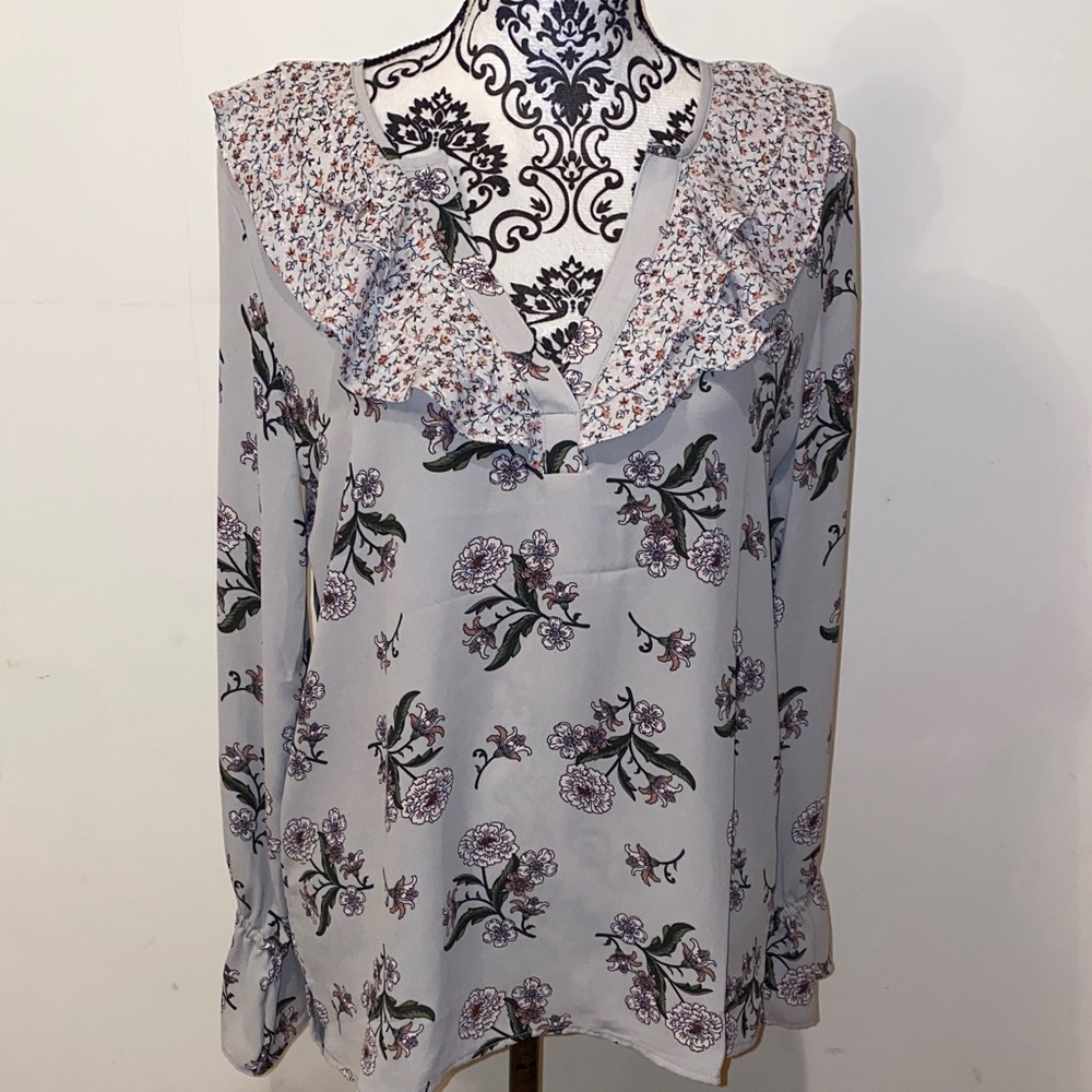 3/$45 LOFT Gray Floral Long Sleeve Blouse with Ruffled Neckline Size Small NWT